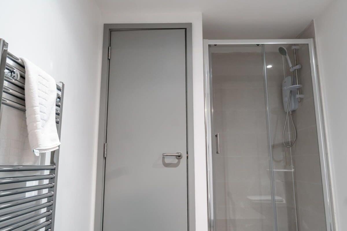 Modern 1 Bed Apartment In Liverpool Centre Экстерьер фото